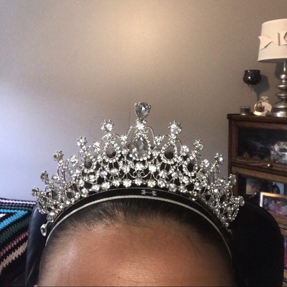 Last one!! Allure Bridal Crown - Picture 4 of 4